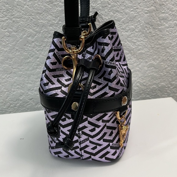 SALE! Versace La Greca Virtus metallic monogram bucket leather crossbody bag NEW - Picture 9 of 12